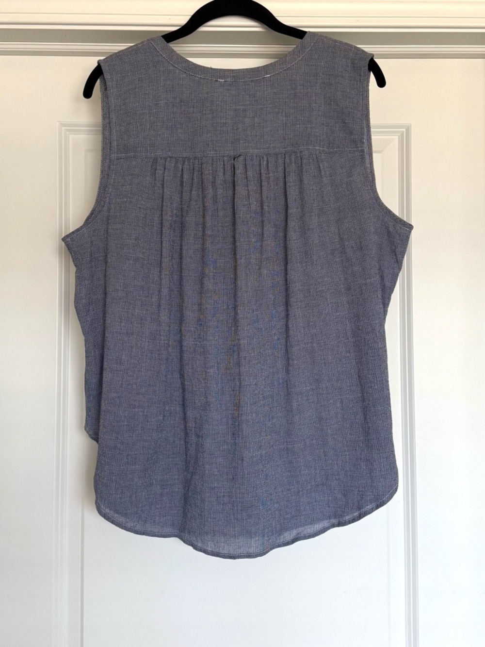 Loft Sleeveless Button Front Micro Houndstooth Textured Blouse | XL - Picture 2 of 6